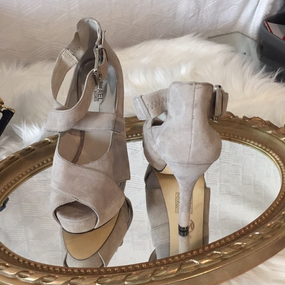 Michael Kors Criss Cross open Toe Pumps